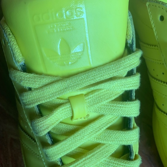 Pharrell Adidas Like New - Picture 7 of 8